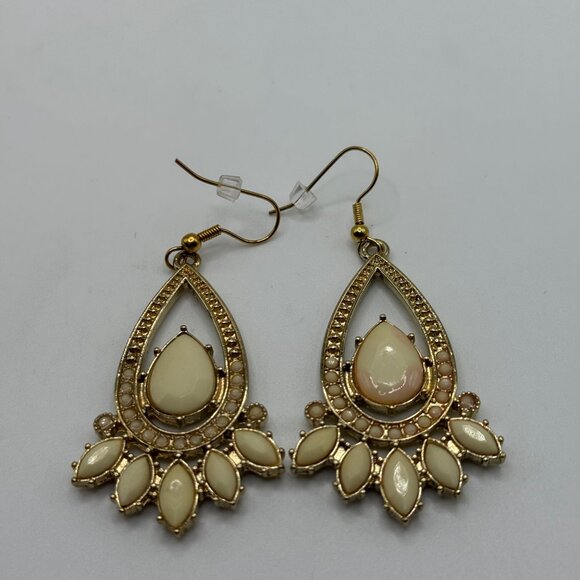 🐱 5 for $10.  Goldtone Fish Hook Earrings with Off White Stones - Picture 2 of 5